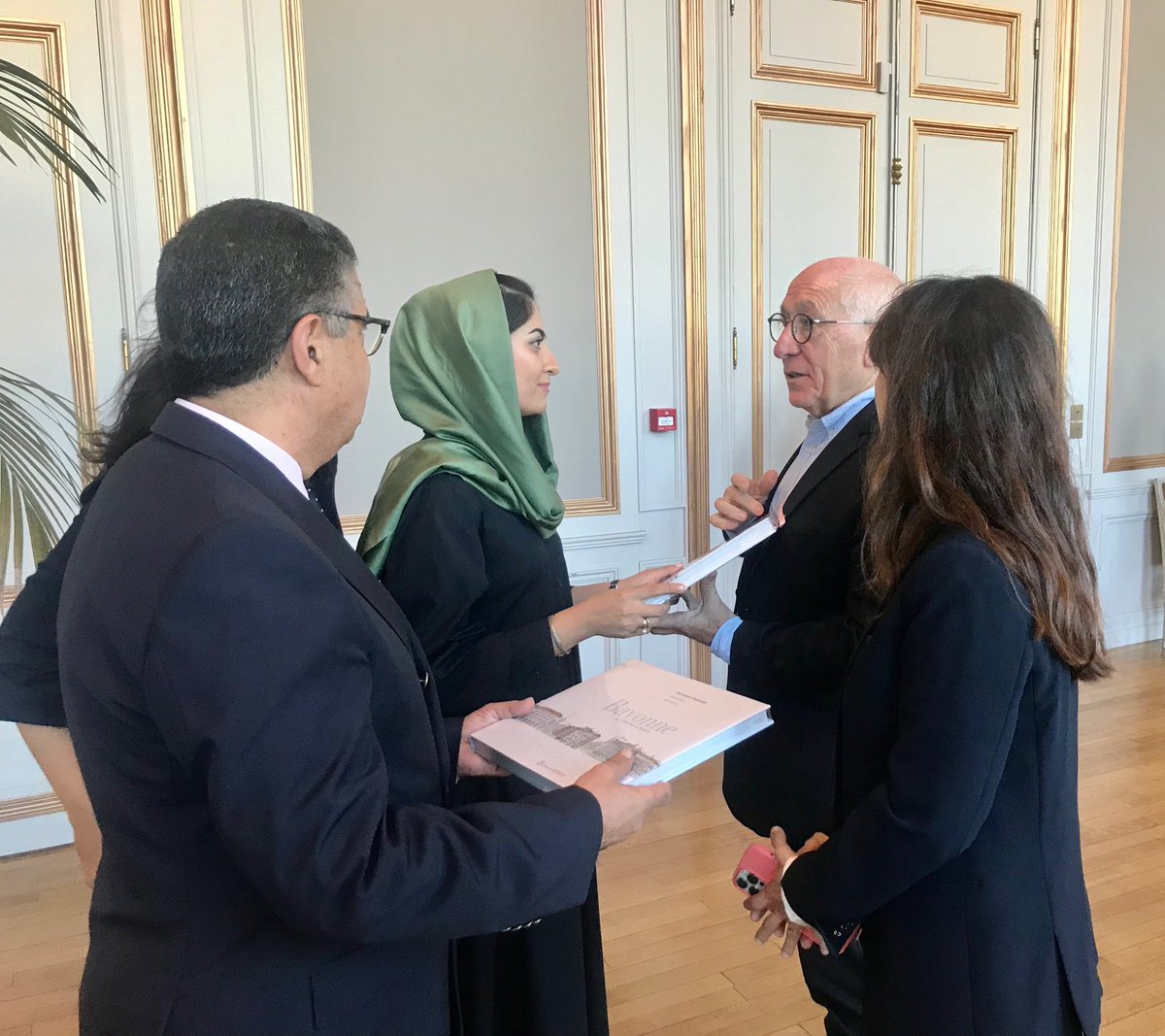 VilleDeBayonne's tweet photo. À #BayonneMaVille réception à la Mairie dans le cadre du Festival @haizebegi en présence de son directeur Denis Laborde du maire @JreneEtchegaray et des élus pour honorer deux grands témoins afghans Mme Parwana Paikan et M. Ahmad Naser Sarmast #Haizebegi https://t.co/N9C7xH1STE