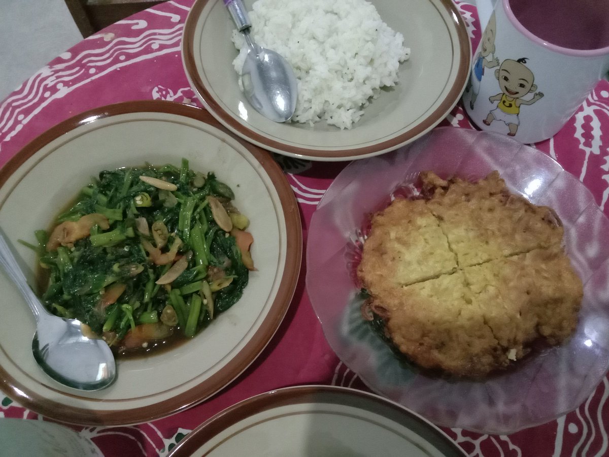 FOOD_FESS's tweet photo. Jujur, yg bikin sender kaget pas nikah adalah. . . Suami sender gabisa makan satu lauk satu hari Guis 😭
Bagi beliau, gapapa sederhana asalkan lauknya ganti
Ya Allah emang kenapa si kalau lauk pagi dipake makan malem lagi? Coba deh yg hidupnya kek suami sender, kasih (cont) https://t.co/LOe3EA2nXG