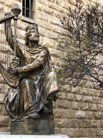 PrJoseJunior's tweet image. 2Sm8:14-“o SENHOR ajudava a Davi por onde quer que ia.”

Davi reconheceu que sucesso consiste em andar por onde Deus aprova!
@iasd #rpsp #ParanoaDF