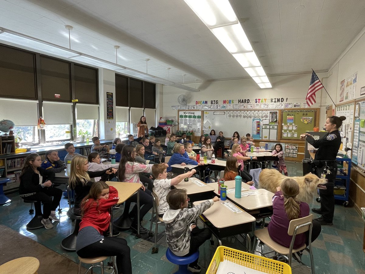 MrsMooney4th's tweet photo. Everyone loves Kojak, our school therapy dog! Thanks, Deputy Piel, for coming in to help the students learn about animal senses! You bring out the best smiles 😃 🐾@AldenIntSchool https://t.co/2etQwnZhWT