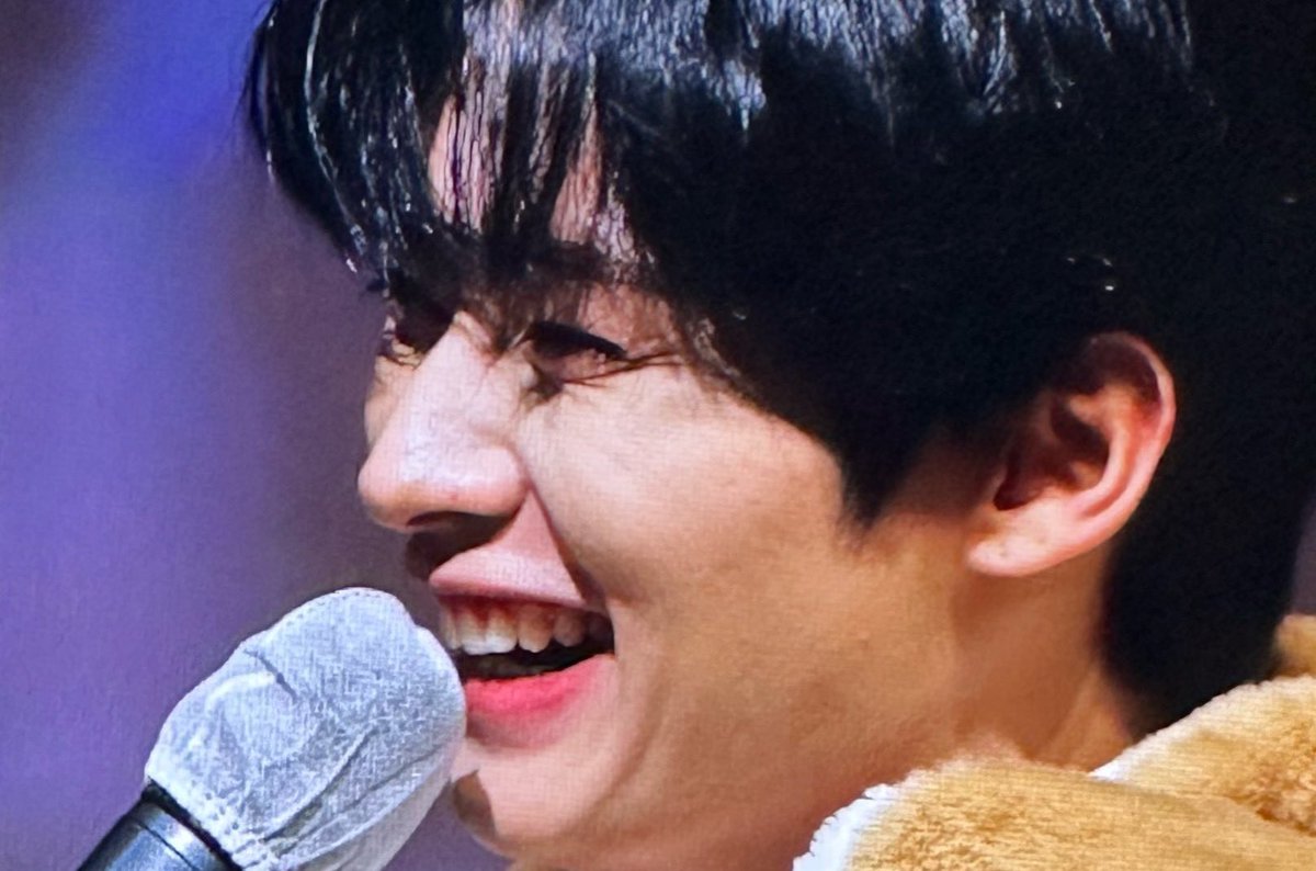 eternallino's tweet photo. this exact same smile 💔 https://t.co/sNAoDBj2Ub