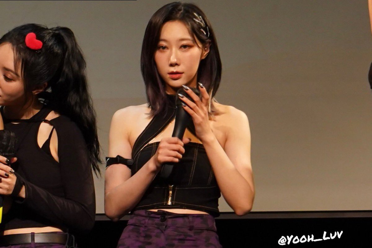 handongfiles's tweet photo. HER ARMS PLEASE HANDONG HAVE MERCY https://t.co/BmGC1IKtni