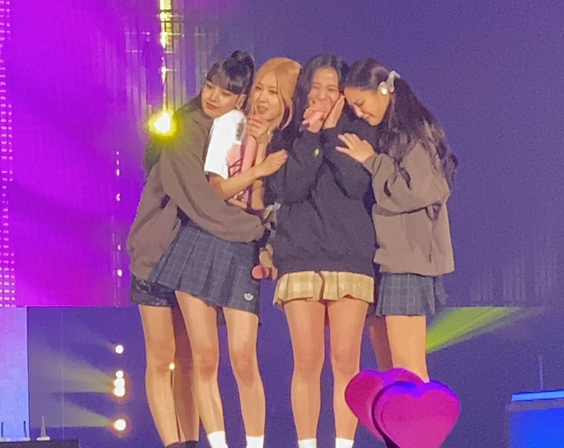 sheeiiynaaa's tweet photo. Thank you @BLACKPINK!!!!! 🥺🫶🏿
We love you so much like it hurts. Please, stay with us forever! ♾️♾️ 
#BLACKPINK #blackpinkinseoul #BLACKPINKWorldTour2022 https://t.co/kdErI4jIGp
