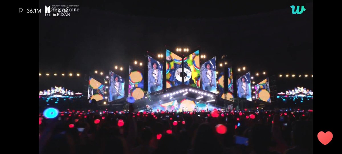 elellin14's tweet photo. Huaaaa, gue anggep konser BTS di Busan kali ini (walaupun gue cmn nnton online) is my birthday gift ...

Thankyouu Bangtan, for the amazing concert 🥰🥰🤗 https://t.co/oVDCOhOgdY