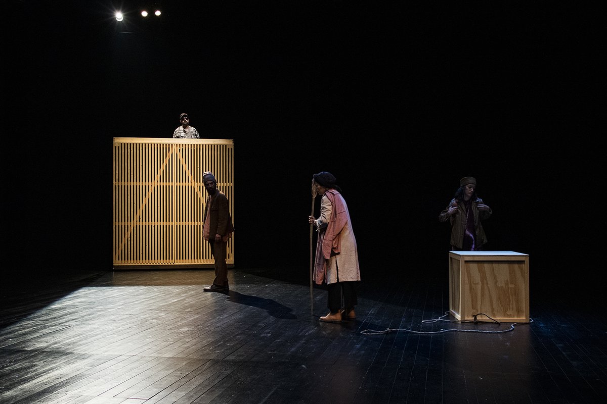 AEscoladaNoite's tweet photo. ÚLTIMOS ESPECTÁCULOS da temporada em Coimbra de “Aqui, onde acaba a estrada”, com texto e encenação de Igor Lebreaud. 
HOJE, sábado, às 21h30 e AMANHÃ, domingo, às 16h00 no TCSB.

info:
239 718 238 / 966 302 488 / geral@aescoladanoite.pt

foto © Eduardo Pinto https://t.co/umklJXFejG