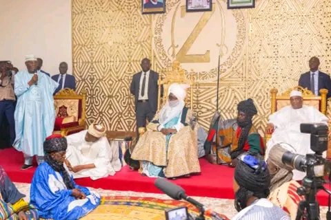 YarimaAbubakarK's tweet photo. H.E Atiku Abubakar (Waziri Adamawa) paid homage to the emir of Zazzau HRH Ahmad Nuhu Bamalli CFR in Kaduna. Among other things, the Waziri Adamawa preaches the need for unity and peace as the hallmark of progress. #AtikuInKaduna https://t.co/rbZkiNM0Y8