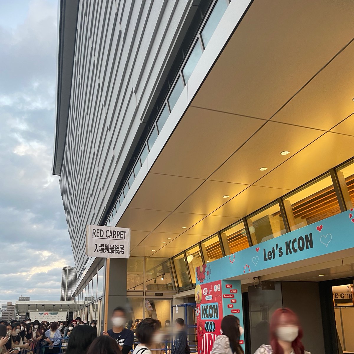 오늘 KCON 갔다 왔어요!
하이파이브 모임에서 수빈이가 손키스를 받고 레드카펫도 넣고 꿈같은 하루였어요ㅠㅠ