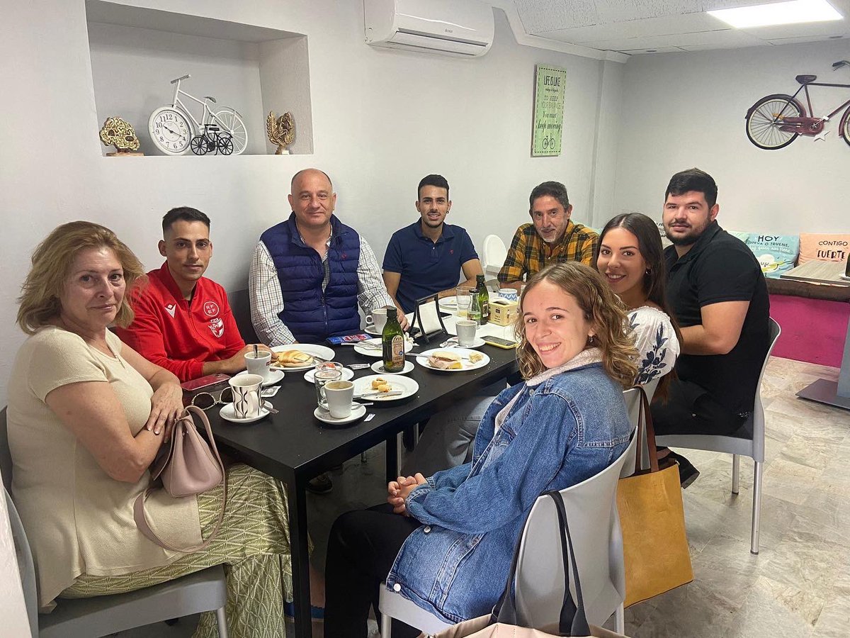 jsaderonda's tweet photo. 🌹Hoy hemos desayunado con nuestro candidato a la alcaldía, Paco Cañestro.
❤️ Hemos mantenido una reunión productiva abordando los temas de interés que preocupan a la juventud, así como futuros proyectos que demandan el colectivo juvenil.
#JóvenesEnMovimiento
#PacoAlcalde https://t.co/gkqSJBs3Ru