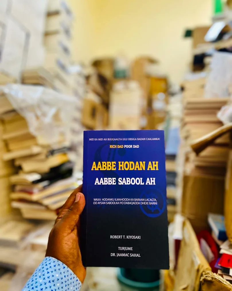 QalinmaalPubl's tweet photo. π BUUG DHAMMAATAY π
Dhammaan buugtan oo ah turjumid isla markaana aannu maaligalinay, waxa ay ka mid yihiin buugta UGU IIBSIGA BADAN (Best Sellers), kuwaas oo tira wacan laga daabacay, gebi ahaanna suuqa ka baxay, se dhawaan aannu dib u daabici doonno.
#Turjumaad
#Daabicd https://t.co/t0dq3nGklZ