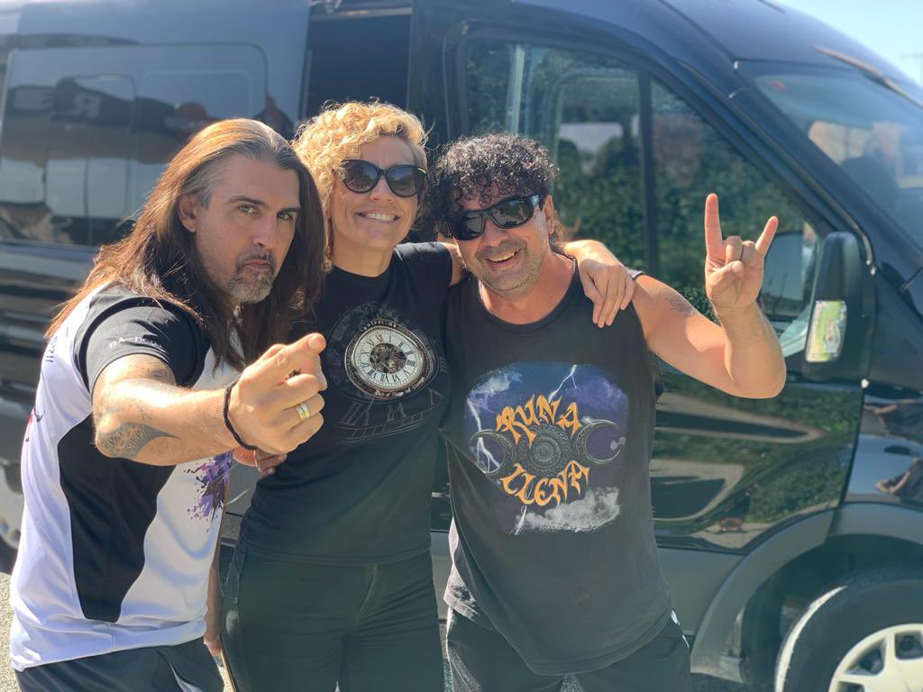 runallenaofic's tweet photo. Ya estamos de camino a San Juan de Alicante con nuestra buena amiga Mercedes Olmeda, que hoy nos honra una vez más con su presencia simpatía y su violín en el Sant Joan Rock Fest. 

¡Allí os esperamos para pasar una noche inolvidable! https://t.co/2t6OC9qenL