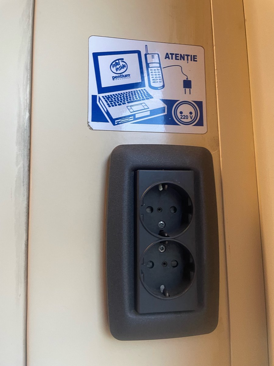 gentle_tech's tweet photo. Comes with all the mod cons including the pentium charging socket 2/n https://t.co/wrybXGdfjj