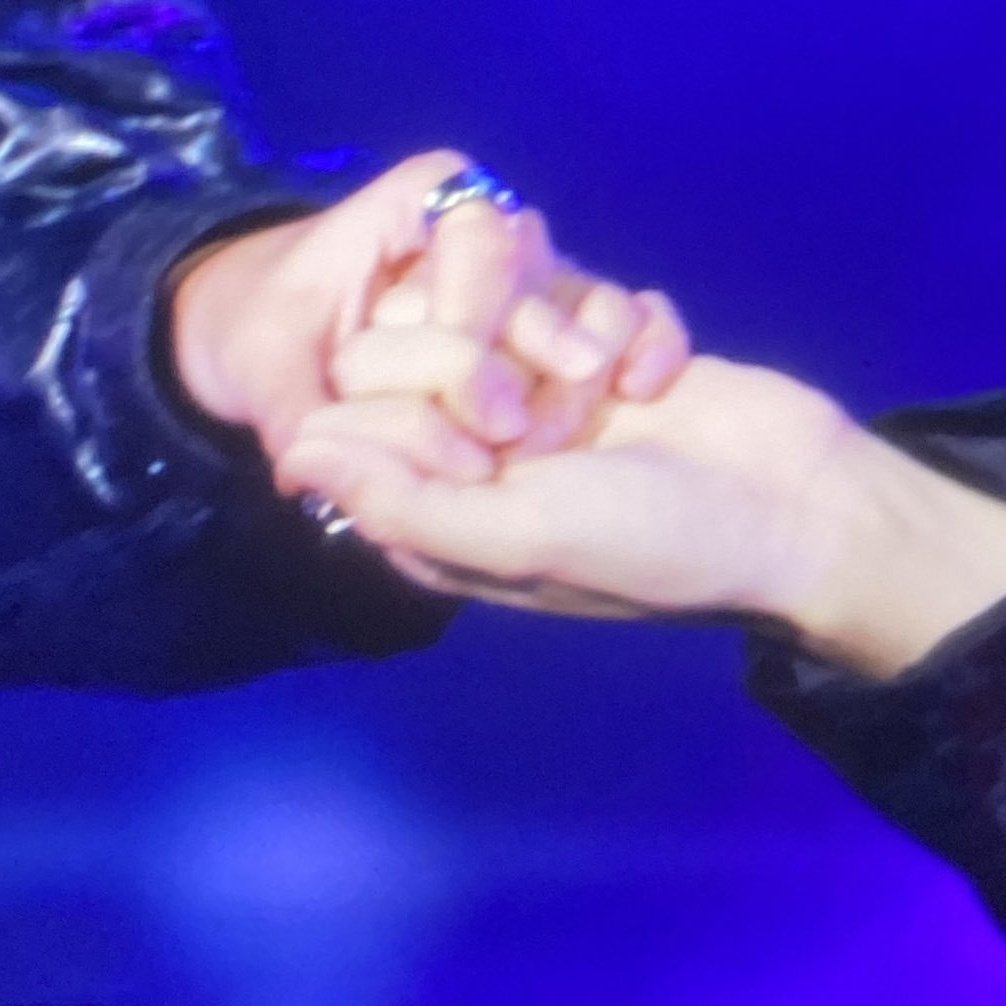 ttkoov_'s tweet photo. Hilo de momentos taekook en Yet to Come en Busan 🏡💗 https://t.co/RR3het2zG5