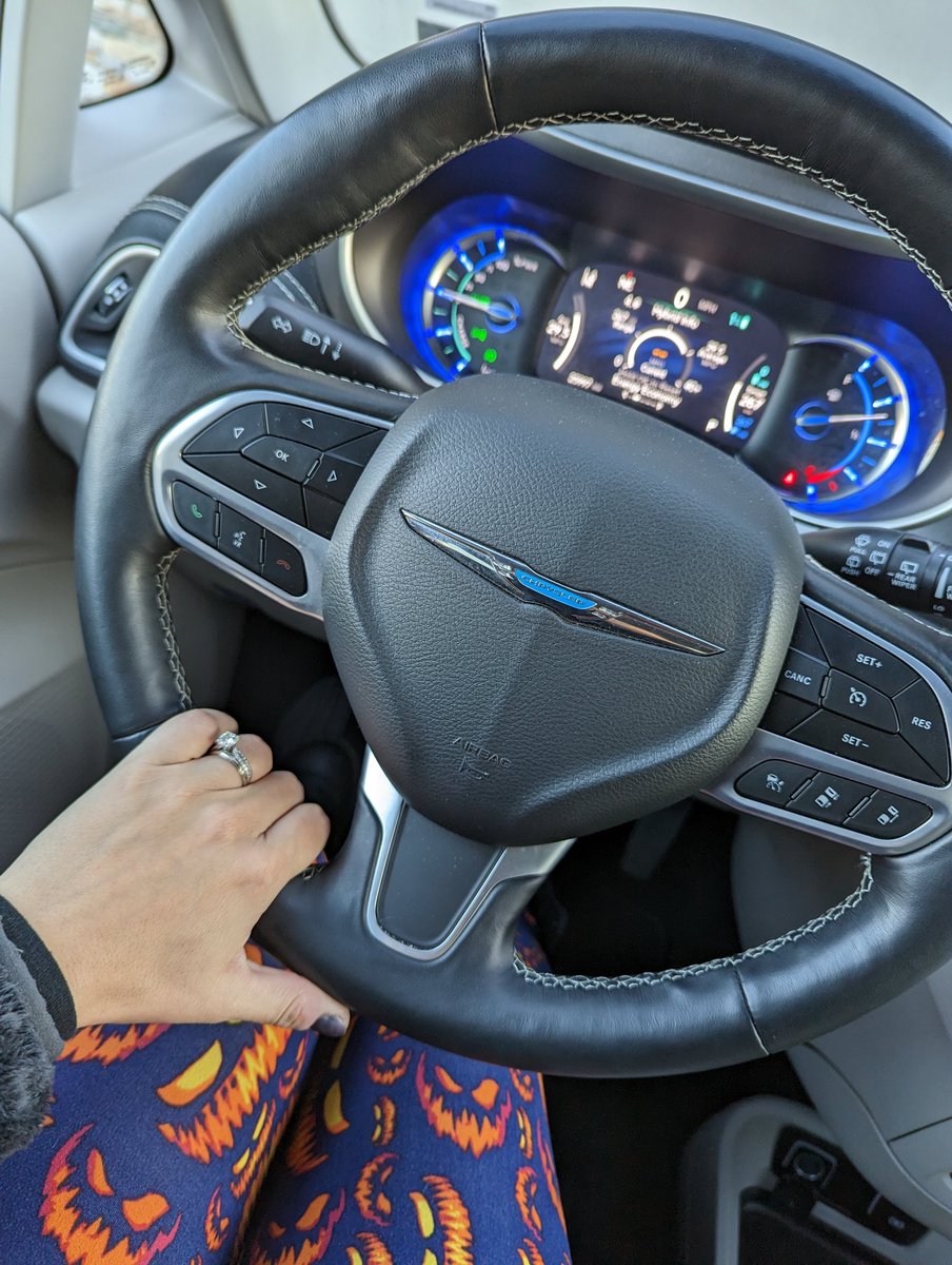 Kim_Crill's tweet photo. @ArmchairExpPod My husband rented the Pacifica for our trip today and I get it now. https://t.co/cOEzacrKuh