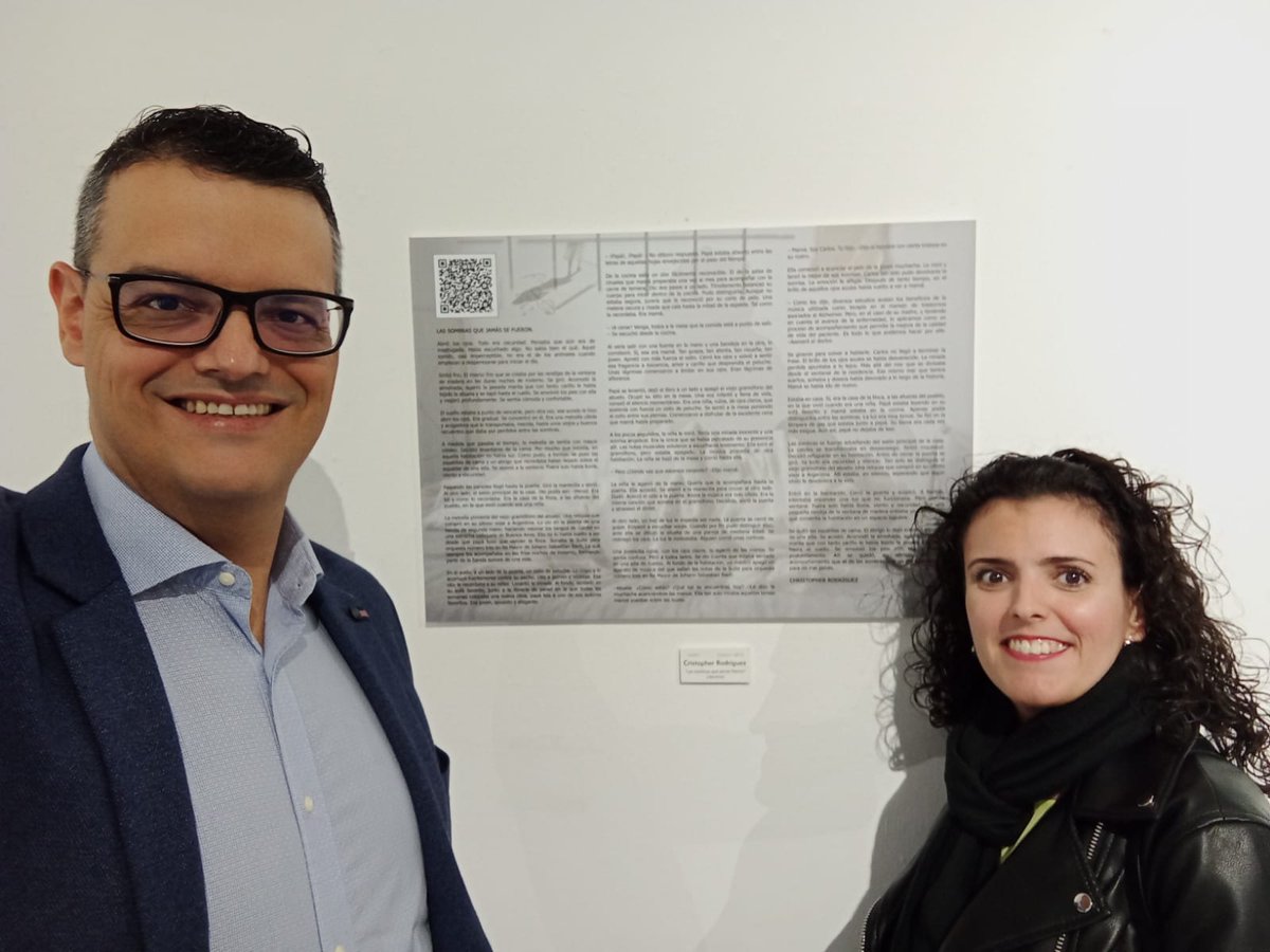 Christodriguez's tweet photo. A pesar de escribir en prensa, tener una novela publicada y camino de la segunda, es indescriptible la sensación de participar en expo "Umbra", junto a compañer@s de la Asociación Cultural de Artistas, ARTIS, inaugurada en la Sala Manolo Mherc de @villadeingenio. Eternas gracias. https://t.co/ZpuIoBaYkB