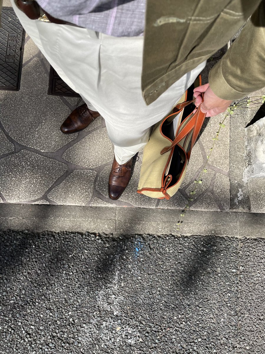 _n_t_d_c_c_'s tweet photo. 本日。リタイアしてしまう本が年1冊ほどあるのですが、今年は『吾輩は猫である』に。ネコチャン視点というキャッチーさと裏腹にめちゃくちゃつまらん。しかも500頁超え……
#fortela #massimodaugusto #tudor
#ringjacket #vassshoes #cisei #felisibagsandbelts
https://t.co/wFsphOiWXZ https://t.co/O0G75pICum