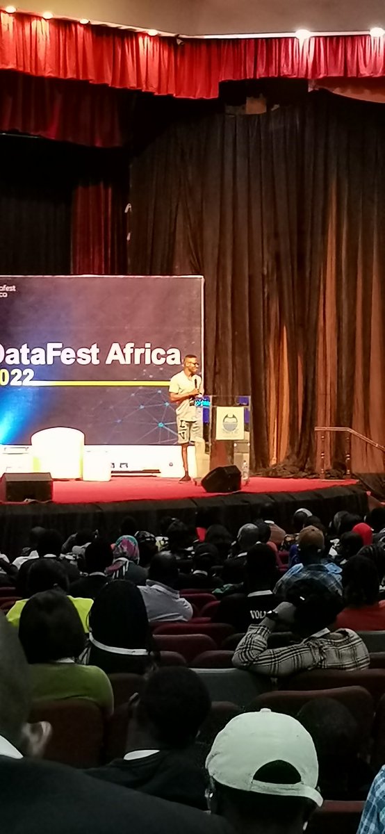 sanusi_waris's tweet photo. My Boss @OwojoriErnest giving a lightning talk on @asalytics @DataFestAfrica  #DataFest2022 #datafestafrica2022 https://t.co/x2UkewiuHH