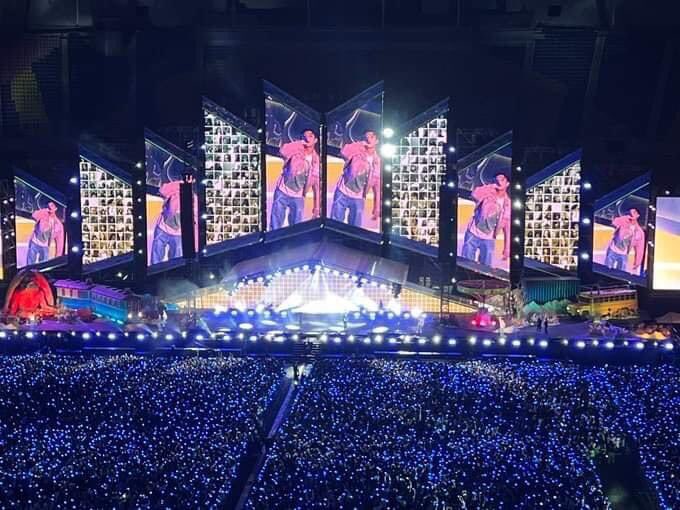 AzabYasmenn's tweet photo. Look at the stadium filled with Purple💜 How pretty! 💜💜💜🥹💜

Provided by Twitterian

#YetToComeinBusan
#PurpleLightsForBTS 
#BTSatBusanConcert
#PurpleCityForBTS
#BORACITY_Busan 
#BTSWorldExpo2030
#BTSYetToComeinBusan 
#BTS_2030BusanWorldExpo https://t.co/PNoH92sgyO