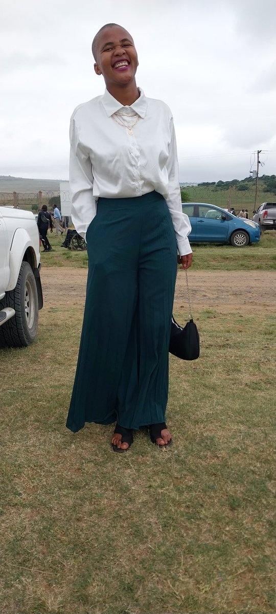 xaba_sinethemba's tweet photo. ❤️and I almost went bald😭😭 I remembered my supervisor said "everything okay when I went blonde, because I know when you go bald or blonde,awukho ryt"🥺❤️ https://t.co/4Z1lryU9vu