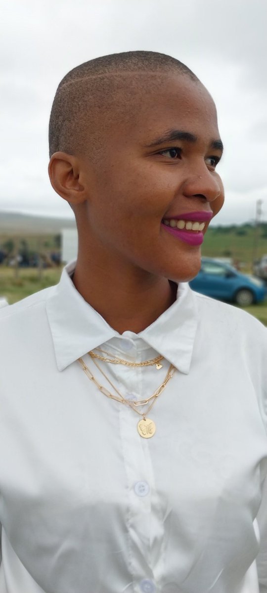 xaba_sinethemba's tweet photo. ❤️and I almost went bald😭😭 I remembered my supervisor said "everything okay when I went blonde, because I know when you go bald or blonde,awukho ryt"🥺❤️ https://t.co/4Z1lryU9vu