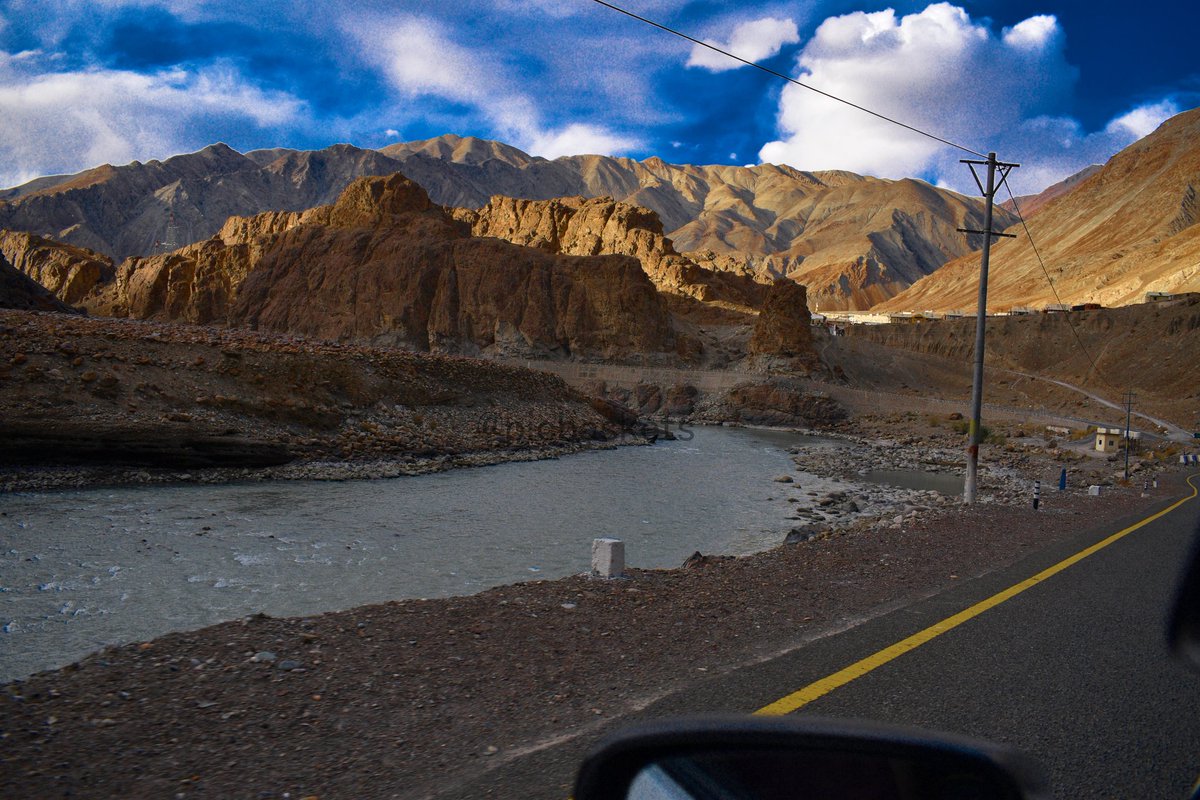 picbaskets's tweet photo. 🗻🗻🗻
#ladakh #leh #photooftheday #indiatravelgram #incredibleindia #india #instagram #mountains #nature #beautiful #valley #colddesert #hills #hillstation #wonderland #explorepage #earth #river #travelgram #travelgram #travelblogger #planetearth #earthpix #travelphotography https://t.co/rL0LwSGpAt