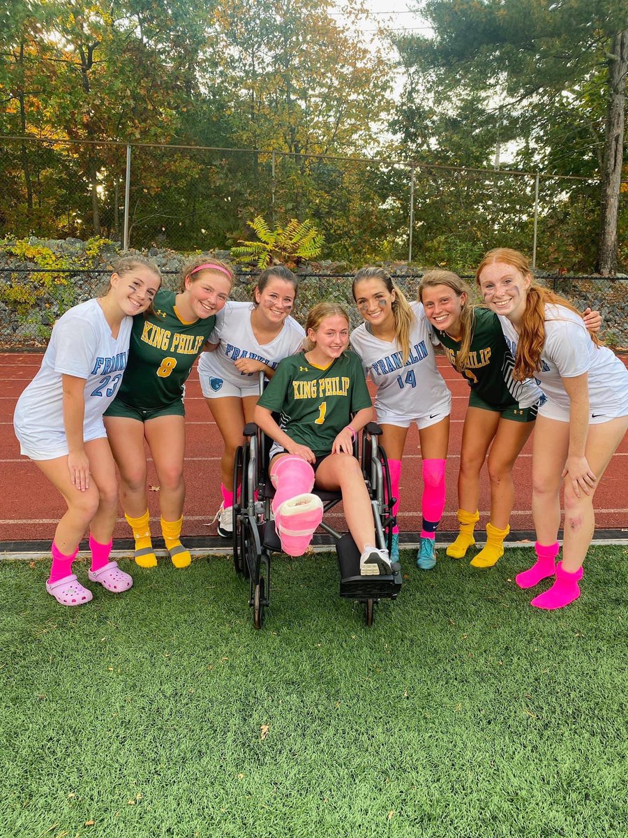 Doesn’t get much better than this. Teammates, rivals…..friends.
Speedy recovery Grace! <a href="/FHSSports/">FranklinAthletics</a> <a href="/kphsathletics/">KingPhilip Athletics</a>