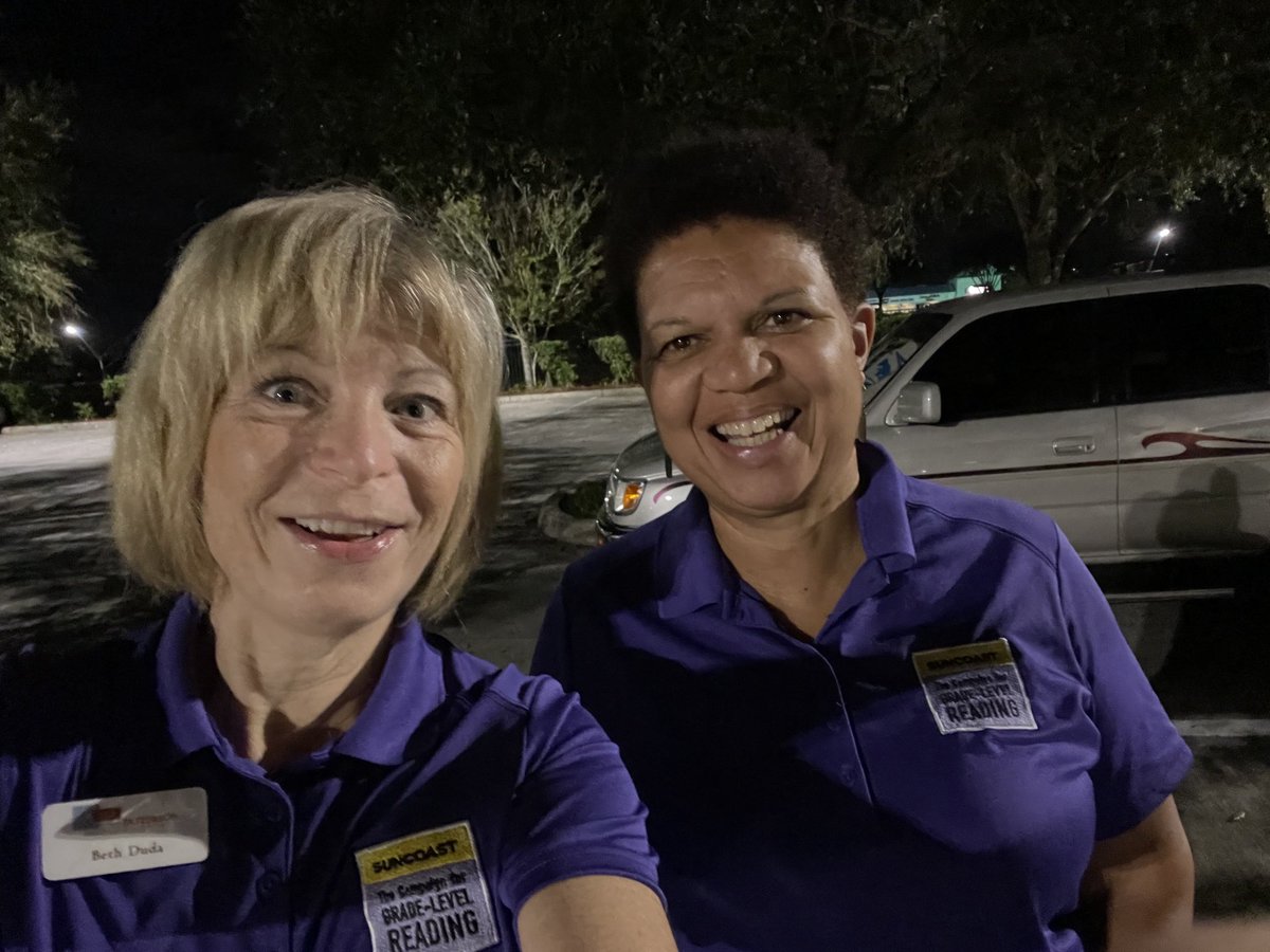 Pop Up Neighbor through Laundry in North Port! Free laundry at North Port Village Laundry 14251 Tamiami Trail until 12:30pm, thanks to the generosity of ⁦<a href="/ThePattersonFdn/">The Patterson Foundation</a>⁩ ⁦<a href="/CurrentLP/">The Laundry Project</a>⁩ ⁦<a href="/SuncoastCGLR/">Suncoast GL Reading</a>⁩