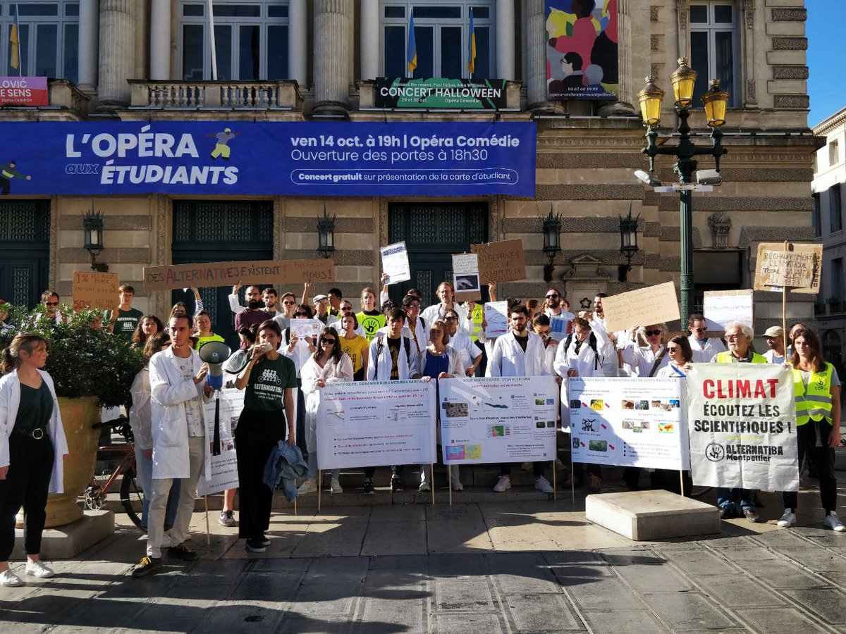 ajc_montpellier's tweet photo. 📣 Urgence climatique : écoutons les scientifiques !
Aujourd’hui, avec + de 50 scientifiques on vient occuper la place de la Comédie à #Montpellier pour une conférence
Le message : alerte scientifique, crise climatique, urgence action publique !
#StopProjetsClimaticides https://t.co/rEmtEcoblm