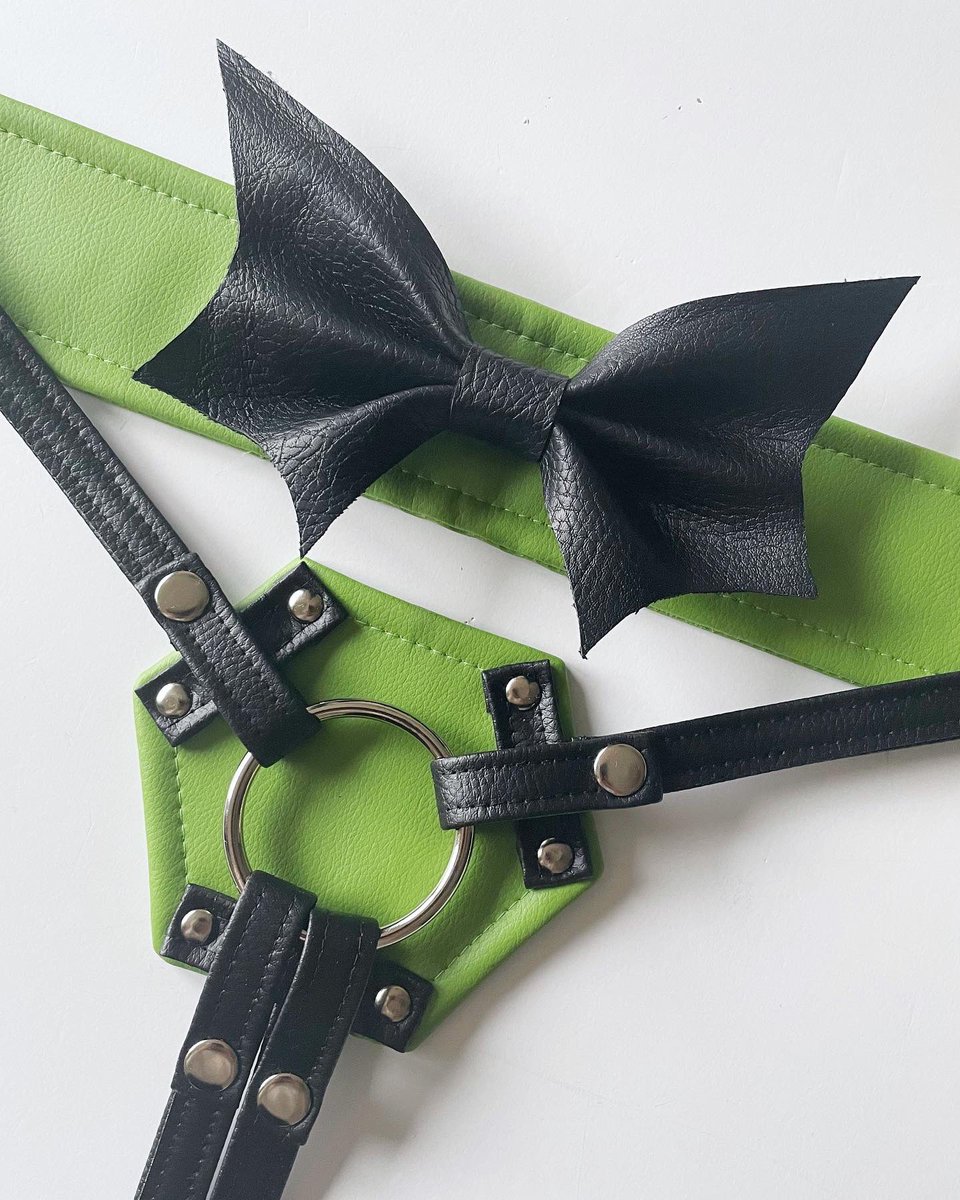 BrokenBirds3's tweet photo. Just a little teaser!! One piece of a small limited edition collection for Halloween! More info soon! 💚🖤💚🖤💚🖤💚🖤💚🖤 https://t.co/0Va7wogj33