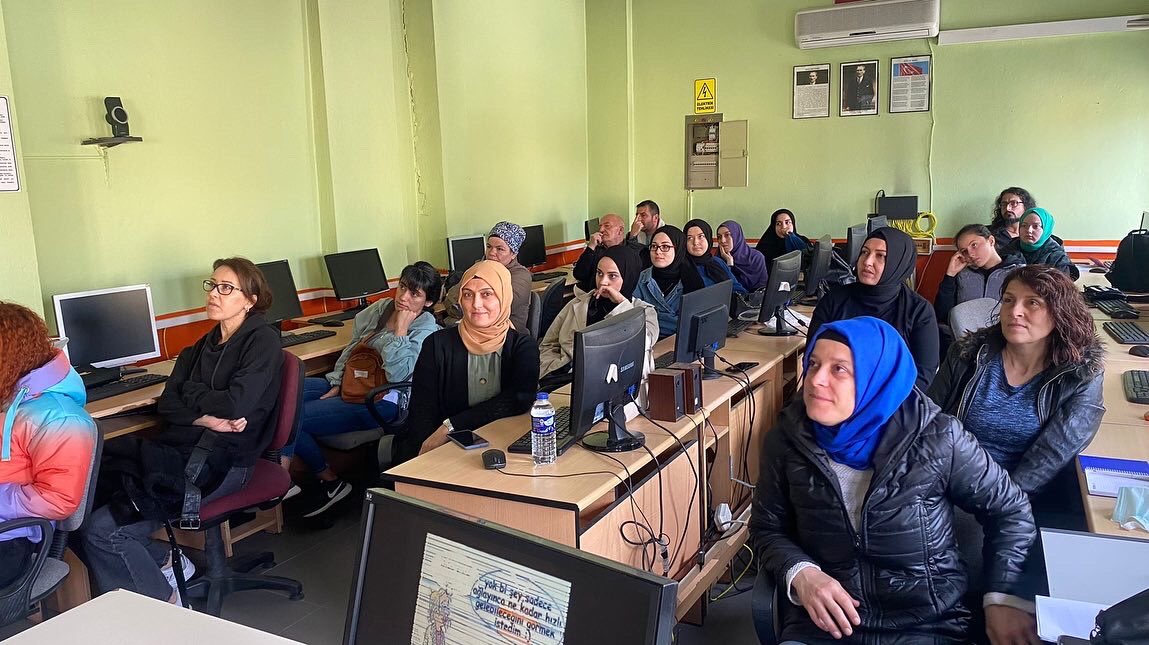 CaycumaHEM's tweet photo. Müdür Yardımcımız Serpil YILDIRIM eğitmenliğinde açılan Ortantasyon Kursumuz başlamıştır. https://t.co/BQir0IDIyx