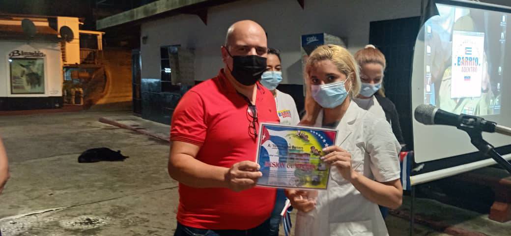cubacooperaven's tweet photo. Acto de despedida a colaboradores que regresan a la Patria con Misión Cumplida, y vacacionistas que disfrutarán de sus merecidas vacaciones.

#CubaPorLaVida #FuerzaCuba #CubaPorLaPaz #Cuba #CheVive #CamiloVive #CubaViveEnSuHistoria https://t.co/8PiW5KSW9i