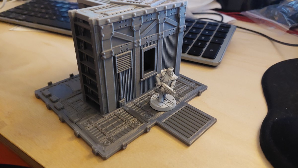 First section of the UnderNidus Sump Control Building successfully test printed. #3Dprinting #wargaming #necromunda #warhammer40k #killteam #scifi #stargrave #tabletopgaming #terrain #orktober