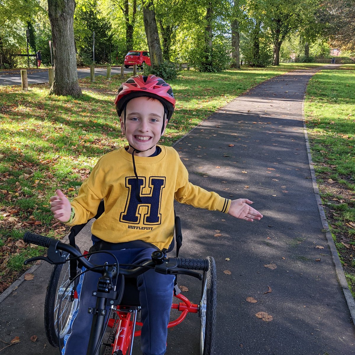 JessBlakeLobb's tweet photo. Amazing first ride out on Tom's new @TomcatSNILtd trike on a beautiful autumn morning! Massive thank you to @afkcharity and @SupportElifar for making this happen. One very happy boy and family 💕

#tomcatstory #CerebralPalsy #fundraising #ThankYou https://t.co/T6quy5Uv8M