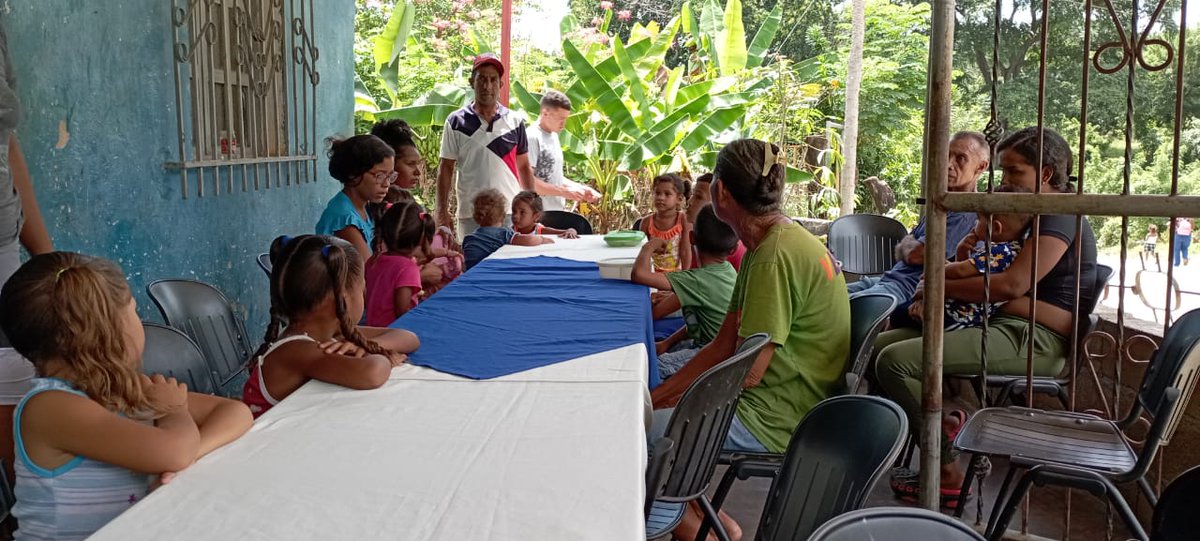 cemadssebastian's tweet photo. El CEM SAN SEBASTIAN  de @ADemocratica hoy en el Cumple Mes del Programa Arepas Unidadas X Venezuela realizó un Almuerzo a los beneficiarios de dicho programa.. 🤍

En el marco del fortalecimiento de la ProsperidAD de San Sebastián y Venezuela 🦾 #ADelante 🤍 https://t.co/1isvcICSRl