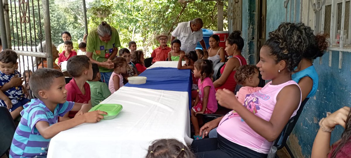 cemadssebastian's tweet photo. El CEM SAN SEBASTIAN  de @ADemocratica hoy en el Cumple Mes del Programa Arepas Unidadas X Venezuela realizó un Almuerzo a los beneficiarios de dicho programa.. 🤍

En el marco del fortalecimiento de la ProsperidAD de San Sebastián y Venezuela 🦾 #ADelante 🤍 https://t.co/1isvcICSRl