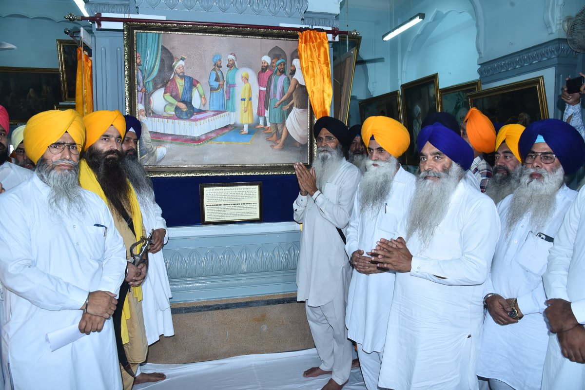 SGPCAmritsar's tweet photo. Portraits of Nawab Rai Bular Bhatti, Bhai Balwinder Singh Jatana, Jathedar Joginder Singh Panjrath & Harinder Singh Ranian displayed at Central Sikh Museum
Advocate Harjinder Singh & Giani Rajdeep Singh unveiled portraits
#SGPCPressNote #CentralSikhMuseum
https://t.co/XgWkfNRADp https://t.co/KzLlc4yGHb