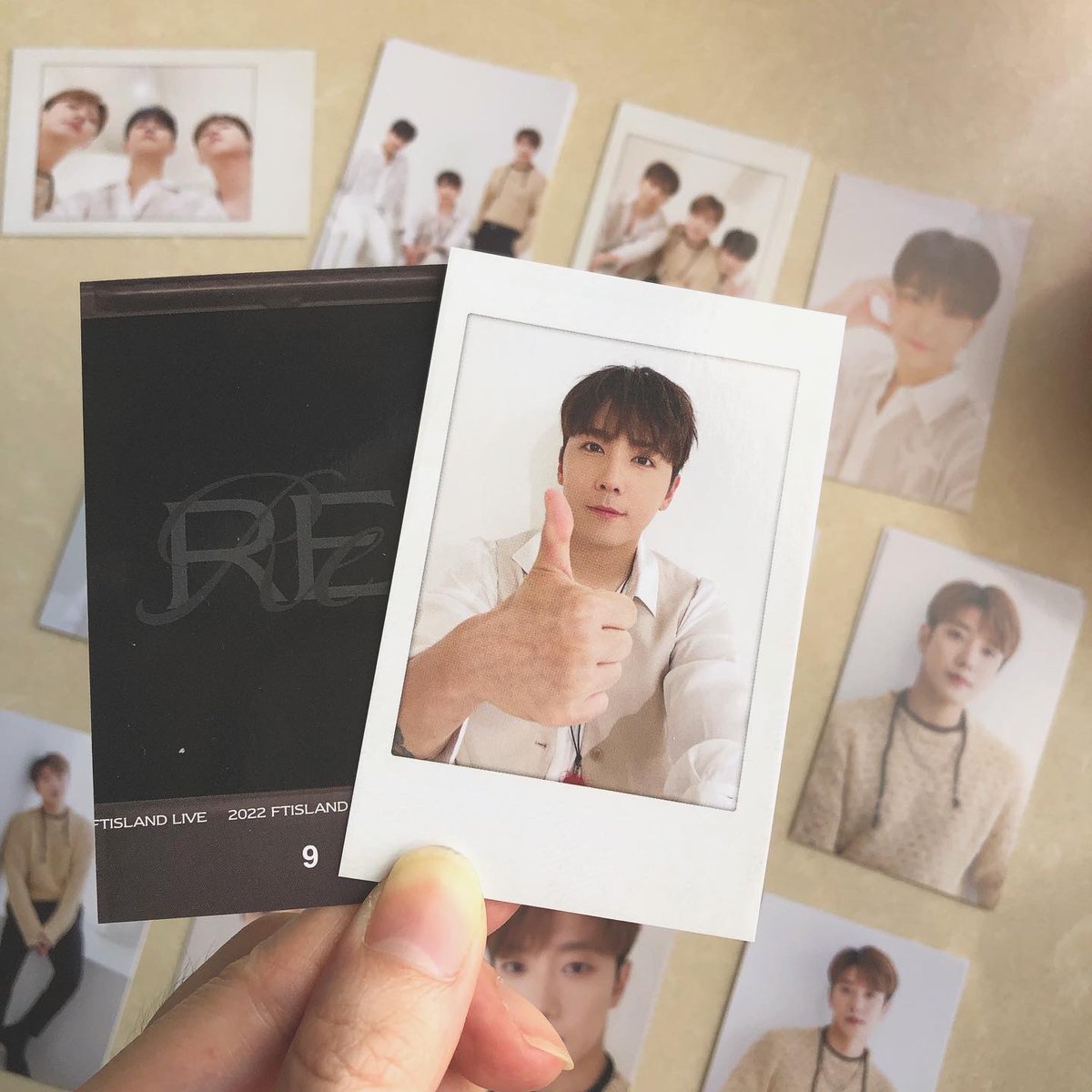 hiuchingft's tweet photo. 에쁘띠 포카 교환하시는 분‼️🙋🏼‍♀️
홍기오빠, 민환오빠 >>> 재진오빠 / 단체카드 구함

관심이 있으시면 메시지 남겨주시거나 DM으로 연락해주세여~
.
有無pri需要換卡？LHK/CMH >>> LJJ/group card🙏🏻🙏🏻
.
LHK/CMH >>> LJJ/group card! Please DM, thankss

#FTISLAND 
#에프티아일랜드 
#포카교환 https://t.co/tff1WzG9T9