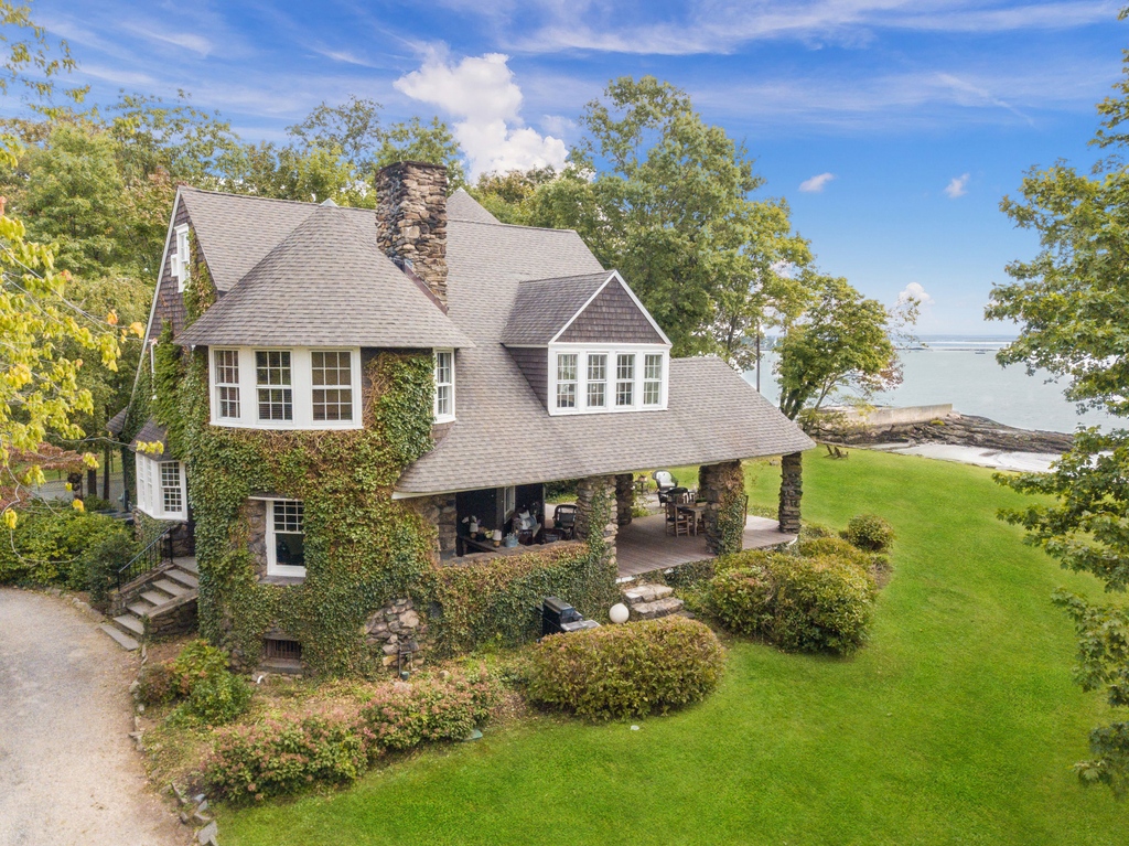 Join us at an #openhouse this weekend. Like this waterfront stunner in #Mamaroneck. 1057 Rushmore Ave in Mamaroneck, NY listed by Pollena Forsman. To view this home and the full list of open houses taking place this weekend click here: hlre.co/2YsWX7Q.