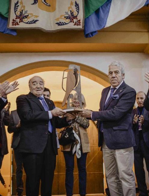 cernicalosjerez's tweet photo. Desde la PF Los Cernícalos queremos comunicaros el triste fallecimiento de nuestro antiguo Presidente y directivo por más de 10 años, Pepe Alba. 
La misa se celebrará en la Iglesia de Las Angustias a las 18.30h.
Gracias Pepe por tu labor en esta casa y en el flamenco.
DEP https://t.co/EwalWmPRMJ