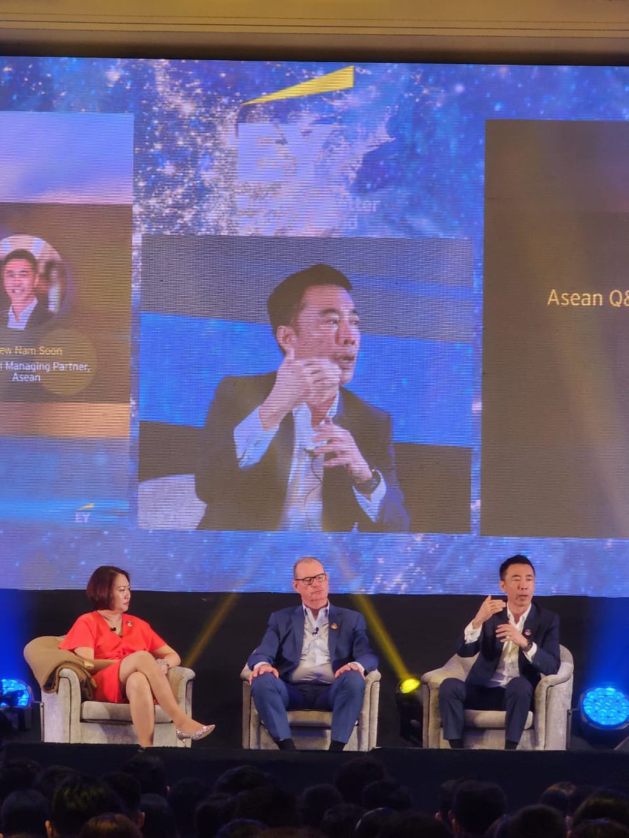 NamSLiew's tweet photo. Celebrated the promotions of all of our ASEAN Directors and Senior Managers at EY Asia Pacific Milestones 2022 event in KL. Congratulations and wishing all successful transitions and enduring careers in EY ! ! 

 #careers #talent #betterworkingworld #oneASEAN https://t.co/KdkLTHILe0