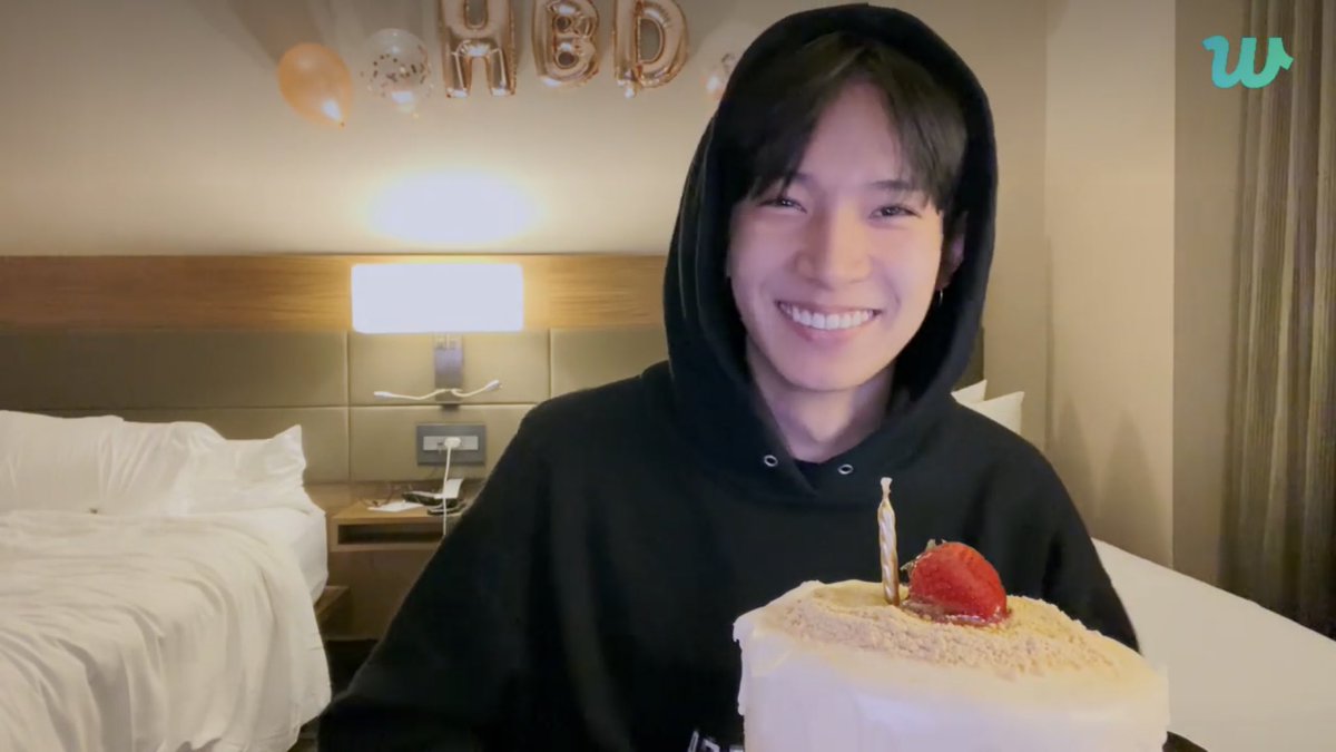 enhypenupdates's tweet photo. [EN-LIVE RECAP 🌟] 221015
“HHD💜”

Heeseung’s Weverse Live Playlist 🎵

Congratulations - Mac Miller feat. Bilal
See You Again - Tyler The Creator feat. Kali Uchis
Get you - Daniel Caesar feat. Kali Uchis
Die For You - The Weeknd

@ENHYPEN_members @ENHYPEN #ENHYPEN #엔하이픈 https://t.co/kDuvXig4BR