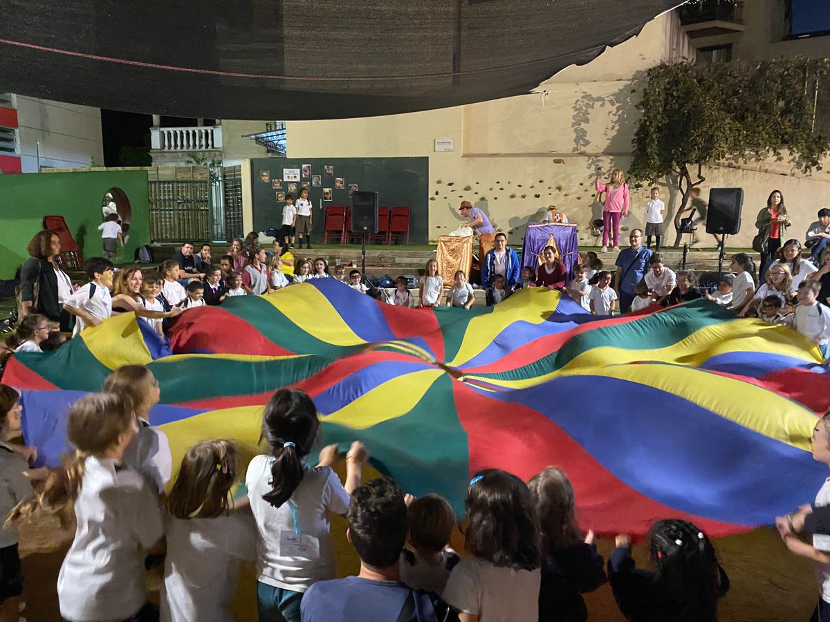 SantaIsabelSQgt's tweet photo. FESTA DE BENVINGUDA! Gràcies per gaudir i compartir aquests moments. Som una gran família!
#santcugat #llardinfants #annaravell #educacioinfantil #educacioprimaria #escolasantaisabel #juntscreixem #fablabkids https://t.co/NUS7aA5geG