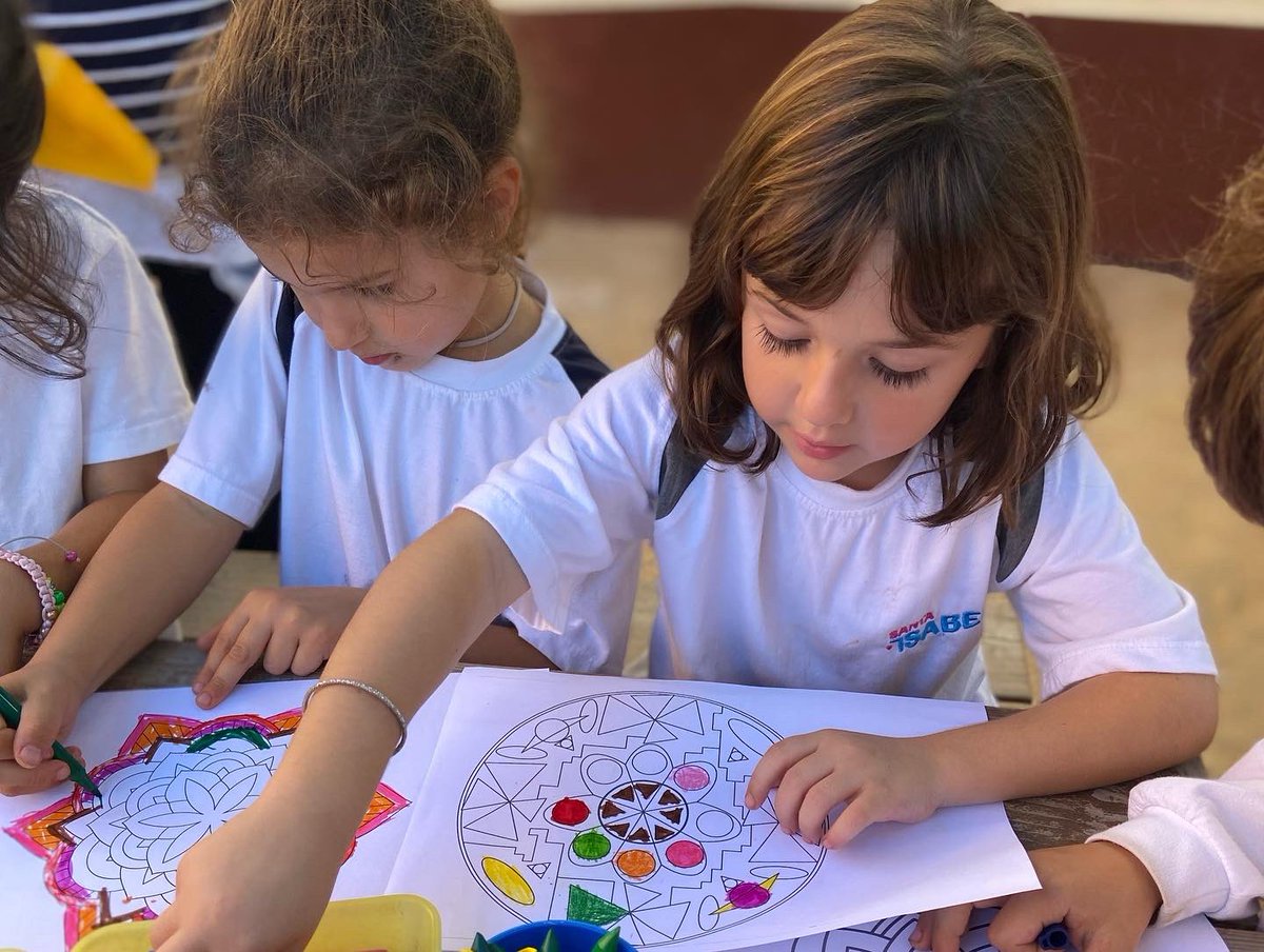 SantaIsabelSQgt's tweet photo. FESTA DE BENVINGUDA! Gràcies per gaudir i compartir aquests moments. Som una gran família!
#santcugat #llardinfants #annaravell #educacioinfantil #educacioprimaria #escolasantaisabel #juntscreixem #fablabkids https://t.co/NUS7aA5geG