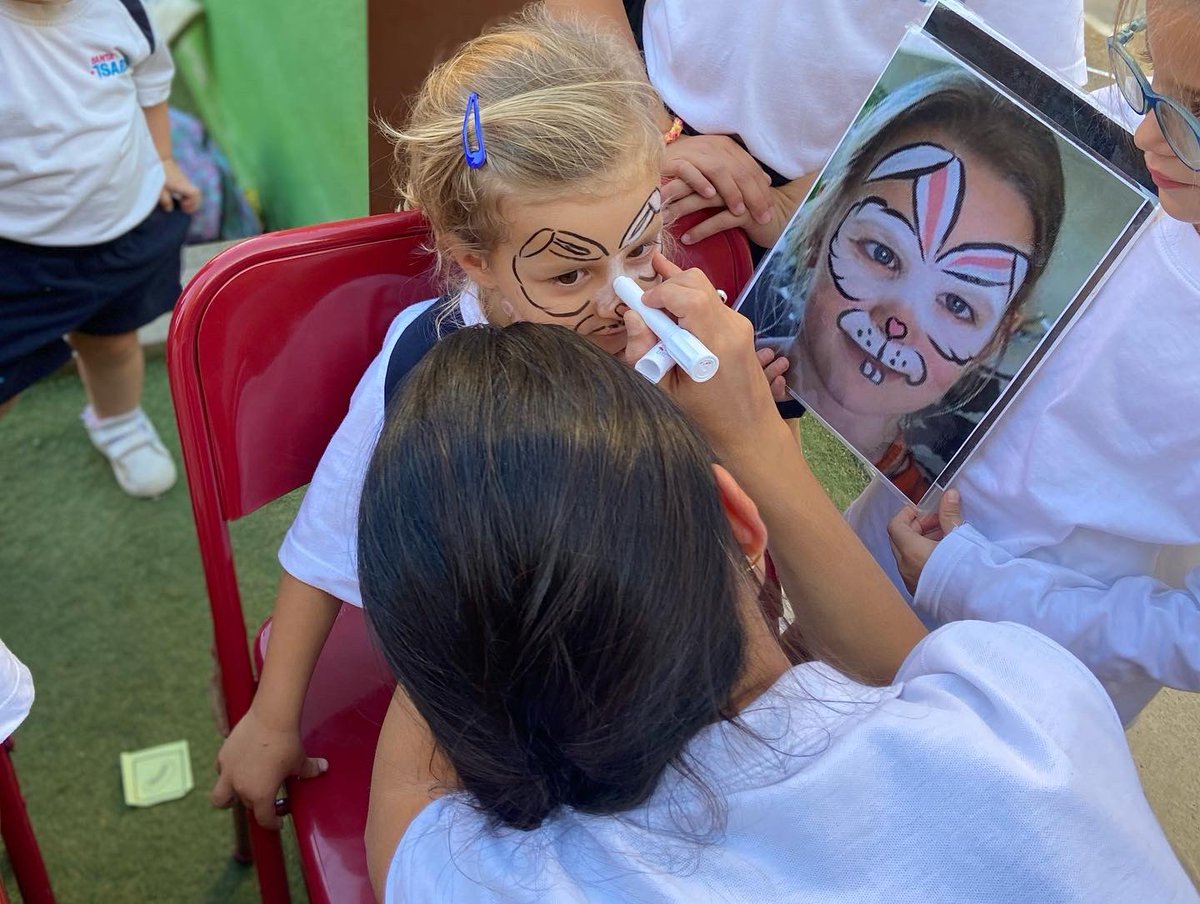 SantaIsabelSQgt's tweet photo. FESTA DE BENVINGUDA! Gràcies per gaudir i compartir aquests moments. Som una gran família!
#santcugat #llardinfants #annaravell #educacioinfantil #educacioprimaria #escolasantaisabel #juntscreixem #fablabkids https://t.co/NUS7aA5geG