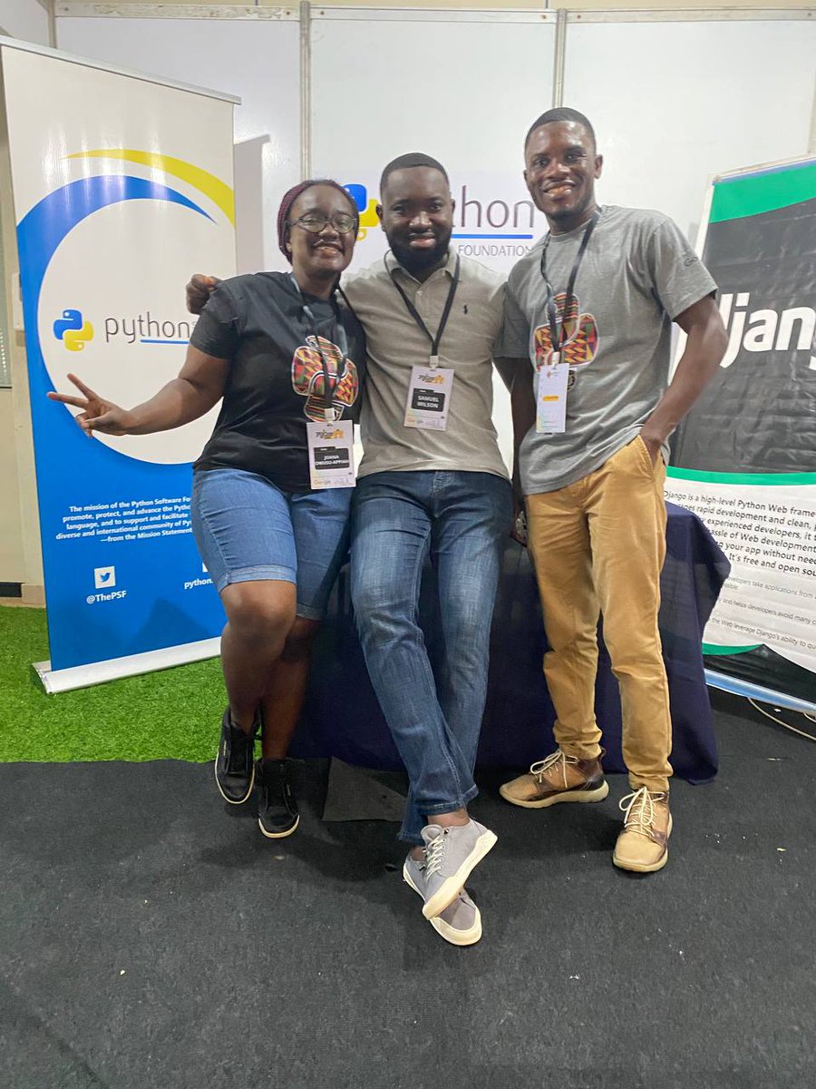 JoanaOwusuAppi1's tweet photo. @zigmenz @Luchyba anddd @maaddae behind the camera. #PyConGhana22 #PyConGhana @PyconGhana 
Day 3 https://t.co/IjTdKccYhV