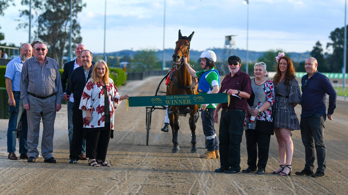 ClubMenangle's tweet photo. Jazzy Star NZ claims back-to-back Club Menangle victories as the gelding takes out the opening event on tonight's card, the @Allied_Express Specialised Logistics Pace. Trained by @trev_munday and driven by Cameron Hart, he recorded a mile rate of 1.51.8. https://t.co/NmqkMgDxnI