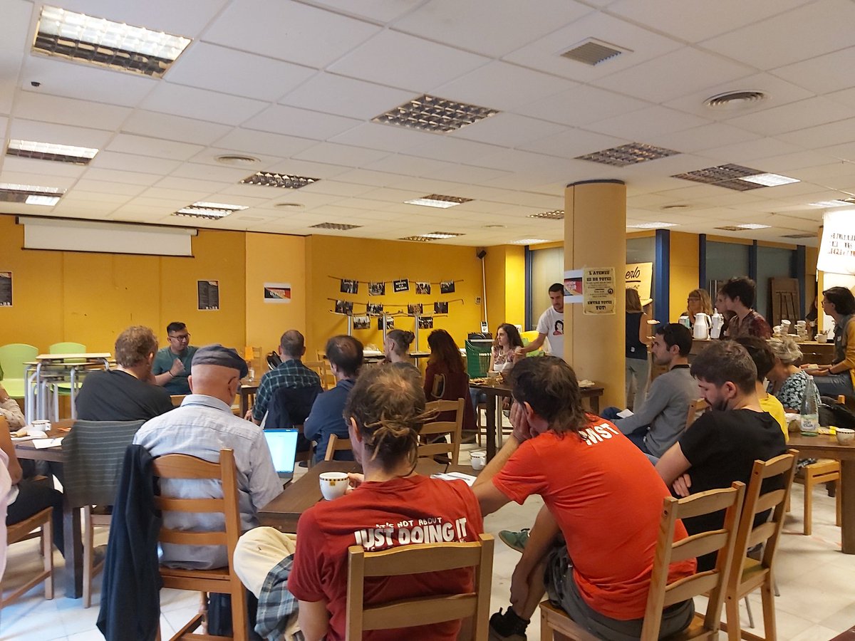 ☕ Comencem la jornada de #RecuperemElFutur fent el cafè amb el Sud Global per tenir una dimensió internacional de la #justíciaclimàtica amb les companyes de <a href="/PGElSalvador/">Plataforma Global El Salvador</a> 🌍