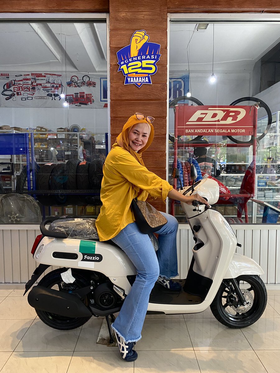 AgungMotorCMS's tweet photo. Makin gaya bersama #Fazzio125, pilihan milenial #generasi125, sama seperti Ibu Rini ini loh, beliau tetap semangat muda menjadi yg terbaik bersama Yamaha

#yamahaindonesia #yamahajabar #yamahaciamis #yamahatasikmalaya #yamahabanjarpatroman #yamahapangandaran #yamahapriangantimur https://t.co/WN79bkADhv