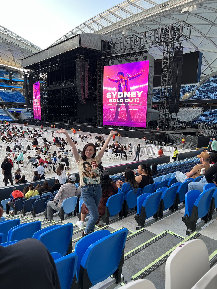 shez2227's tweet photo. I’m here ready to dance!! #Brunomars #Brunomarssydney https://t.co/05IAmjk3iC