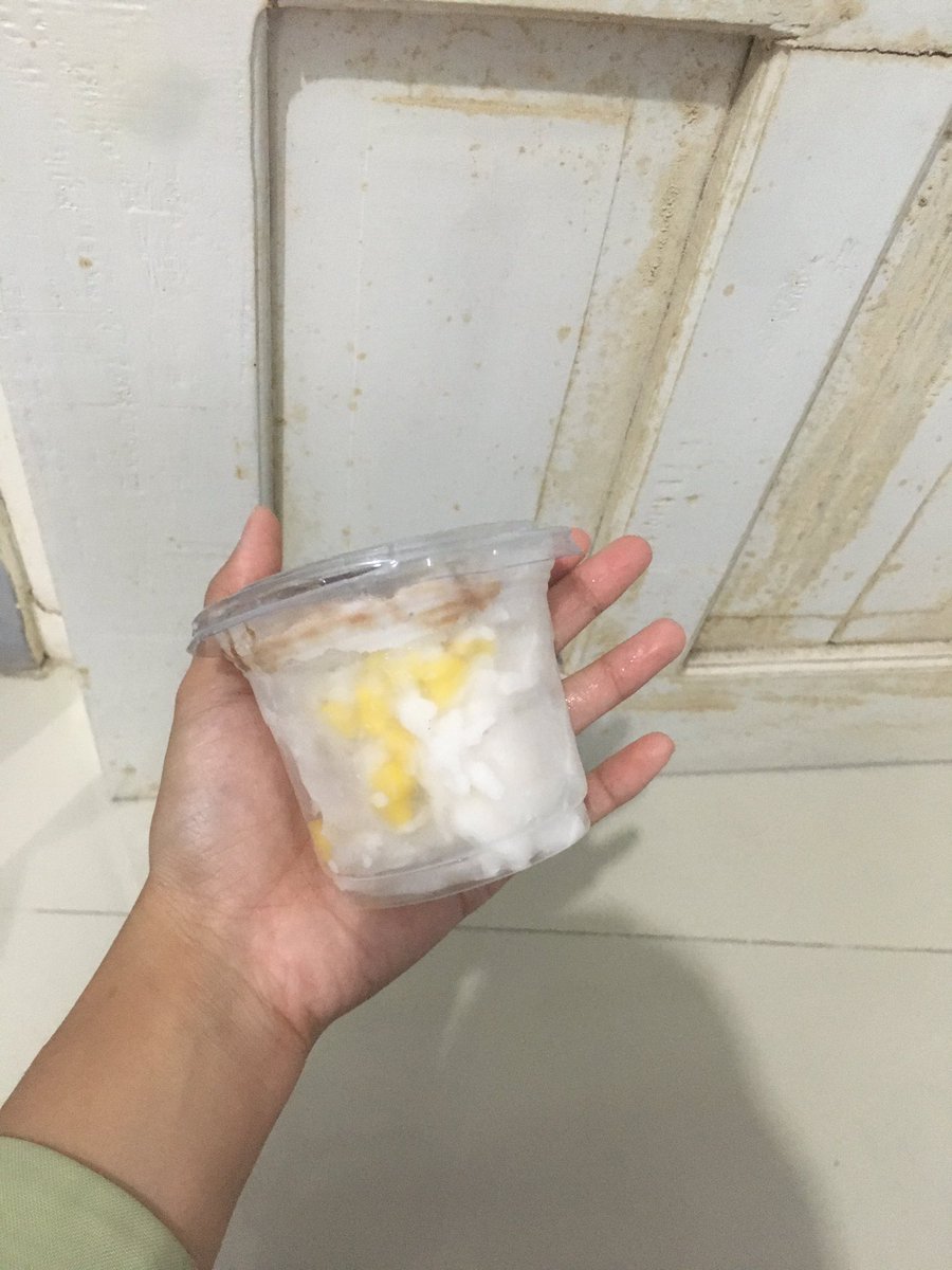 ardnadya's tweet photo. Es puter segini 6ribu, apa aku ditipu? Wkwk info pricelist es puter dong 😂 https://t.co/dEKkKvWl9t