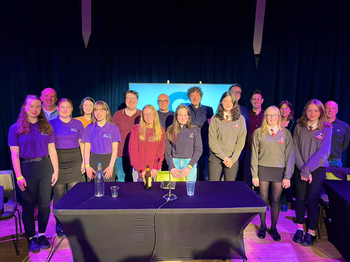 Llongyfarchiadau i dîm y cyn-fyfyrwyr ar ennill yr ymryson neithiwr <a href="/GruffuddAntur/">Gruffudd Antur</a> <a href="/twmtrefan/">Twm Morys</a> <a href="/EnfysHatcher/">Enfys Hatcher</a> <a href="/LlionJ/">Llion Jones</a> 👏🏻👏🏻 A diolch i ddisgyblion <a href="/YsgolHR/">宁宁</a> <a href="/YsgolBroPedr/">Ysgol Bro Pedr</a> ac <a href="/YsgolPenweddig/">Ysgol Penweddig</a> am berfformio eu cerddi yn ystod y noson - gwych 👏🏻 

#GŵylGerallt2022